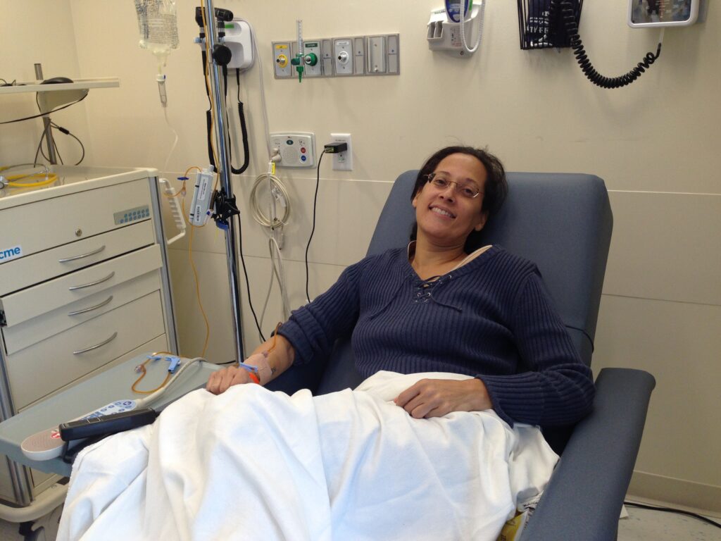 Dr Yvette Colón receiving chemo treatment